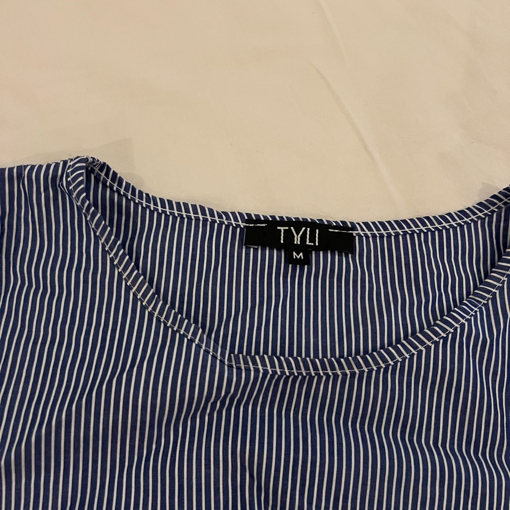Striped Cropped Top - Picture 3 of 5
